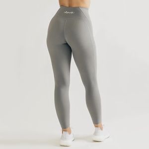ALPHALETE Pulse Surge Legging in Silver Sky